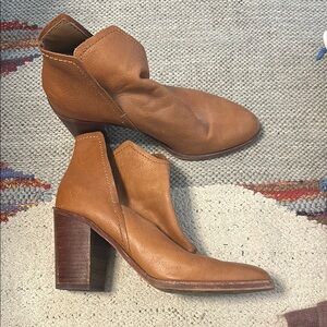 Dolce Vita Tan Heeled Boots with Pointed Toe